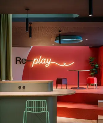a bar with a red play sign on a wall at Residencia Universitaria Resa La Concepción in Valencia