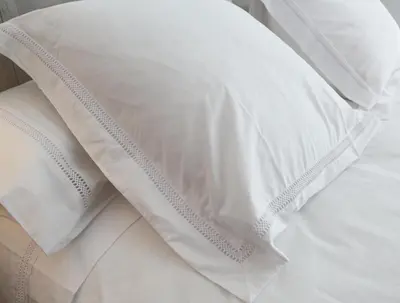a close up of a white pillow on a bed at Balaustrada Apartments in Burjasot