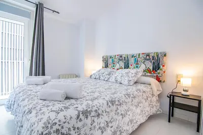 a bedroom with a bed with a floral bedspread at Kasa Katia Guest House in Valencia