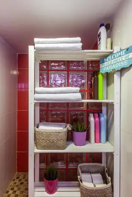 a towel rack in a bathroom with towels at Villa del Mar . in Puebla de Farnals