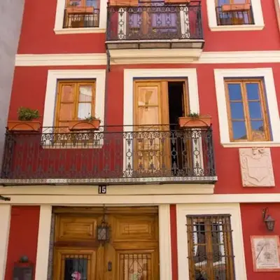 A la Sombra de la Torre