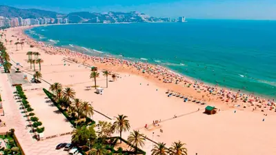 a beach with a lot of people and the ocean at Casa La Placeta in Fortaleny
