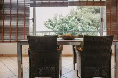 a dining room with a table and chairs and a window at Apartamento luminoso cerca del mar y la montaña in Puzol