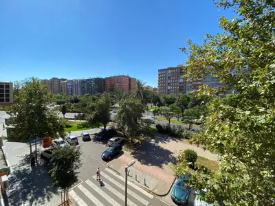 an aerial view of a parking lot in a city at piso para jovenes familia cerca playa y centro . BLASCO IBANEZ A in Valencia