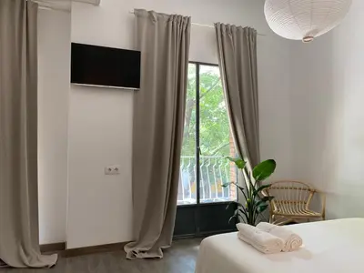 a bedroom with a bed and a window at Shanti Rooms in Valencia