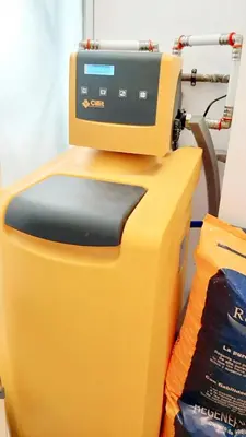 a yellow machine sitting on top of a table at Valencia Town Hall Dream in Valencia