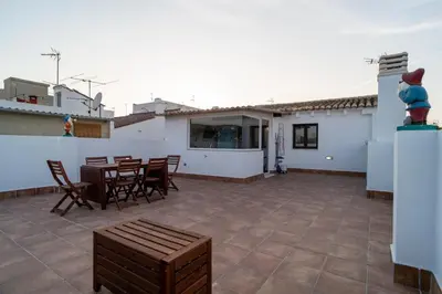 a patio with chairs and tables on a roof at Bellanna - Panorámica in Anna