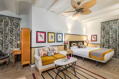 a hotel room with a bed and a couch at Maison San Alfredo B&B in El Puig
