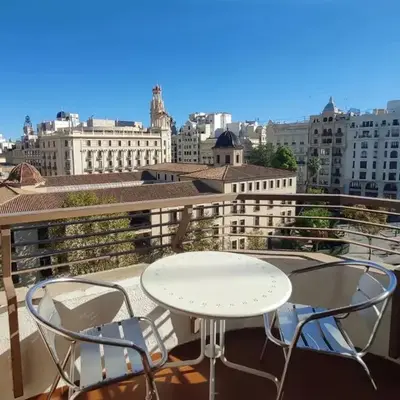 Sunny apartment with fantastic terrace views!
