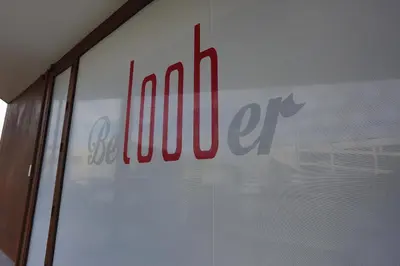 a sign for an apple store on the side of a window at Hotel Loob Valencia in Mislata