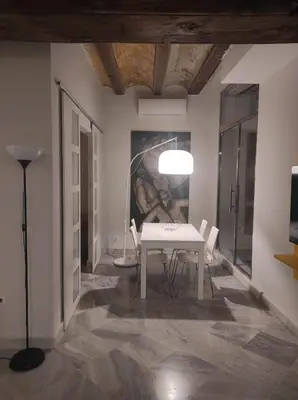 a dining room with a white table and chairs at APARTAMENTOS En Plom in Valencia
