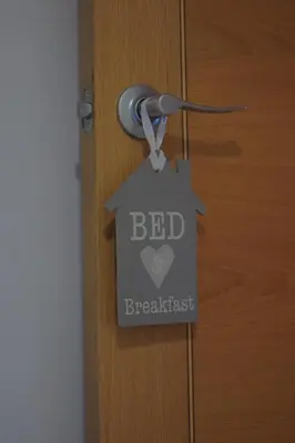 a sign on a door that says bed breakfast at ÁTICO PATACONA BEACH PLAYA in Valencia
