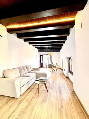 a kitchen with a washing machine and a microwave at Casa Valencians in Valencia