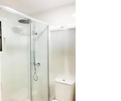 a bathroom with a shower and a toilet at Estudio en el Corazón de Valencia al lado Catedral in Valencia