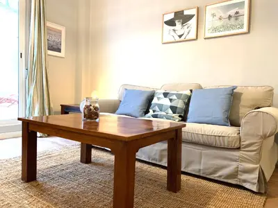 a living room with a couch and a coffee table at 2 Apartamento TERRAZA Free Wifi in Valencia