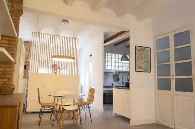 a kitchen and dining room with a table and chairs at Piso en el Carmen cerca del Mercado Central in Valencia
