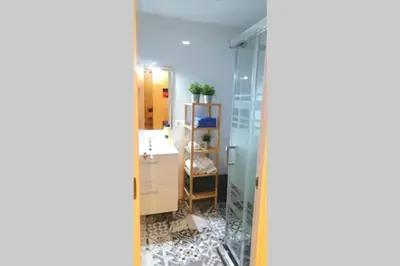 a bathroom with a sink and a mirror at Precioso Apartamento frente del Mercado Central in Valencia