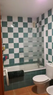 a bathroom with a toilet and a bath tub at Nova Almenara. Ideal para familias in Barrio-Mar