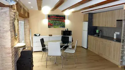 a kitchen and dining room with a table and chairs at Lepanto Centro Valencia1 in Valencia