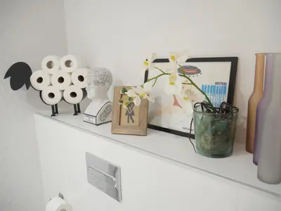 a shelf with vases and other items on it at Blaucel Cafè i Habitacions in Cullera
