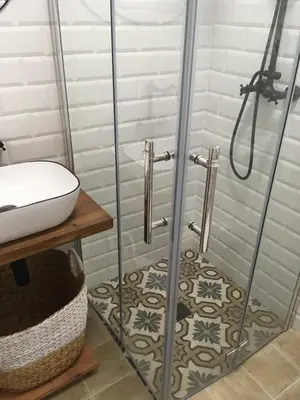 a bathroom with a shower with a toilet and a sink at Apartamento a 400m de la playa, Puerto de Sagunto in Puerto de Sagunto