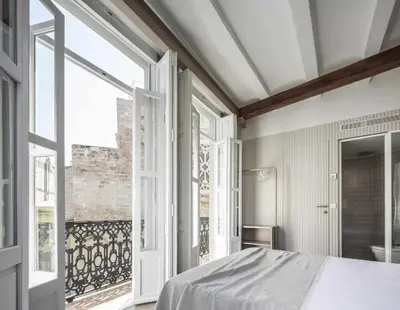 a bedroom with a bed and a large window at APARTAMENTO CENTRO DE VALENCIA PRECIOSA TERRAZA in Valencia