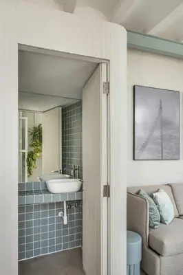 a bathroom with a sink and a couch and a mirror at APARTAMENTO CENTRO DE VALENCIA PRECIOSA TERRAZA in Valencia