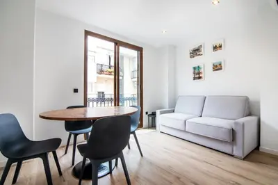 a living room with a table and chairs and a couch at VLC HOST- Eixarchs in Valencia