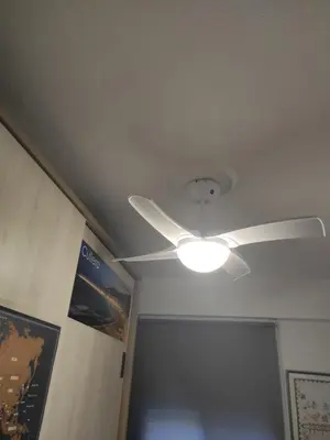 a ceiling fan with a light on a ceiling at Comoda y moderna HABITACION DOBLE in Valencia