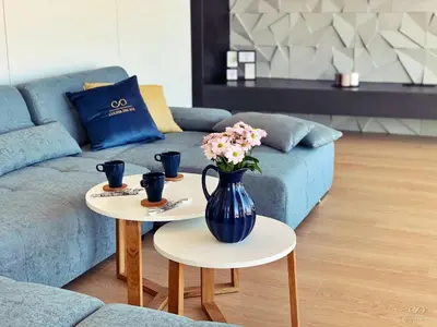a blue vase with flowers on two tables in a living room at Colina del Sol Cullera - Villa Sol in Cullera