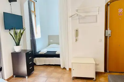 a bedroom with a mirror and a bed in it at Acogedor apartamento centro histórico Valencia in Valencia