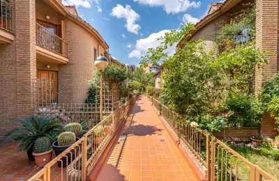 a walkway in front of a building with plants at Palau 2 in Valencia