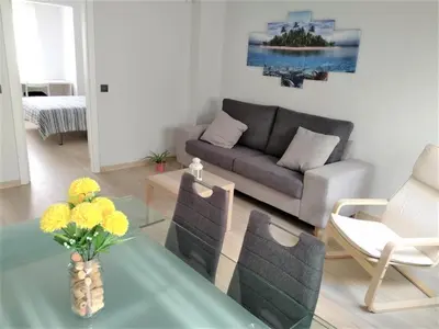 a bedroom with a bed and a painting on the wall at APTMUNDO ALTAMAR.- Precioso apartamento 1ª planta + terraza . Para 4 in Puerto de Sagunto