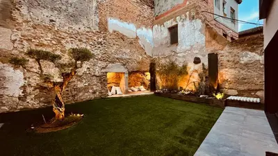 a courtyard with a tree in the middle of a building at Casa Rural La Cabrentà in Estubeny