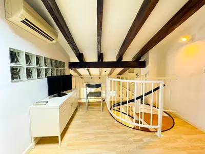 a room with a white desk and a wooden floor at Duplex al lado de los Jardines del Turia in Valencia