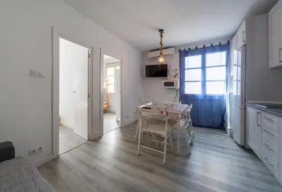 a kitchen and dining room with a table and chairs at Benlloch Silence in Valencia