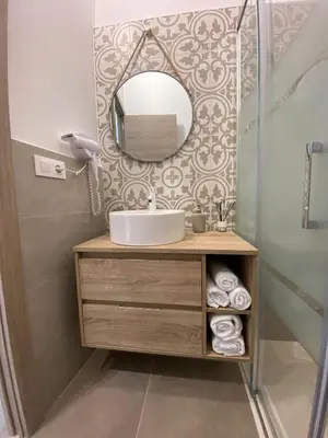 a bathroom with a sink and a mirror at Apartamento Casa Anselmo La cambra in Losa del Obispo