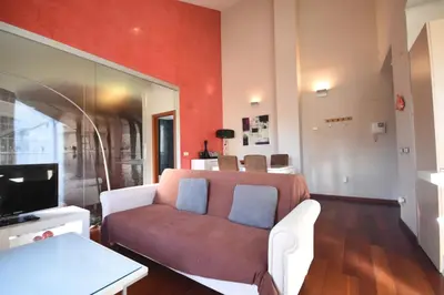 a living room with a couch and a tv at Bello Apartamento en la Plaza del Tossal in Valencia