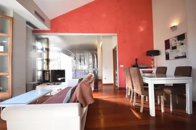 a living room with red walls and a table and chairs at Bello Apartamento en la Plaza del Tossal in Valencia