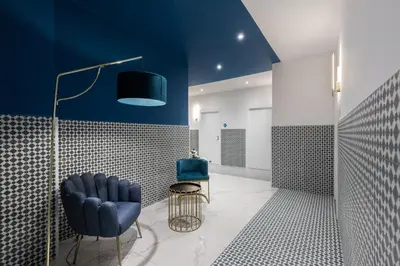 a room with blue walls and two blue chairs at Hotelito Boutique Valencia Estación in Valencia
