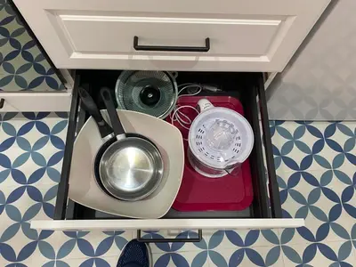 a drawer filled with different colored plates and a camera at Alzira bonita Loft C junto plaza mayor, Les Muralles in Alzira