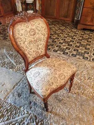 a wooden chair with a padded seat in a room at CASA BAUTISTA TURIS in Turís