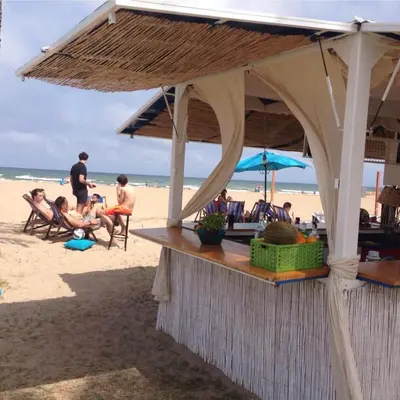 a bar on the beach with people on the beach at 3Apto con piscina en la playa cerca de VLC con AC in Puzol