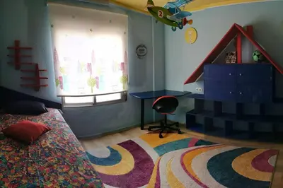 a bedroom with a bed and a desk and a window at Apartamento a 5 minutos distancia de playa en Puerto de Sagunto -Full Apartment -120m2 in Puerto de Sagunto