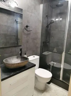 a bathroom with a sink and a toilet and a shower at Apartamento a 5 minutos distancia de playa en Puerto de Sagunto -Full Apartment -120m2 in Puerto de Sagunto