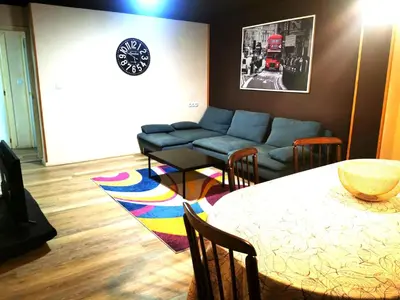 a living room with a couch and a table at Apartamento a 5 minutos distancia de playa en Puerto de Sagunto -Full Apartment -120m2 in Puerto de Sagunto