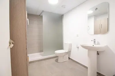 a bathroom with a toilet and a sink at Global Vacacional, Increíble apartamento con vistas al mar, Canet d'en Berenguer in Canet de Berenguer