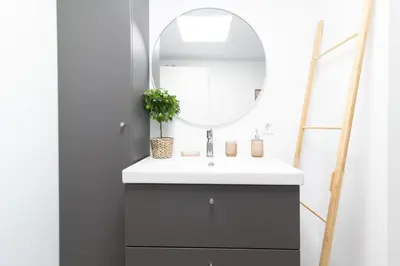 a bathroom with a sink and a mirror at Global Vacacional, Apartamento nuevo en la playa de Canet d'en Berenguer in Canet de Berenguer