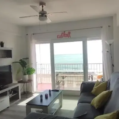 Primera línea en Cullera con piscina. Inmejorables vistas