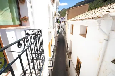 a view of a narrow alley between two buildings at House Los Angeles in Chulilla
